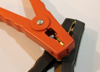 Prostowniki do akumulatorów – jak kupować, na co zwracać uwagę? Prostowniki do akumulatorów