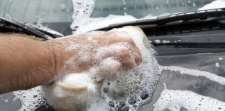Wybieramy szampon samochodowy. Jakie gąbki do mycia warto wziąć pod uwagę?