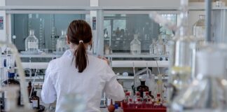 Ile zarabia lekarz chirurg w Polsce?