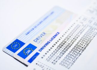 Czy operator koparko-ładowarki musi mieć prawo jazdy?