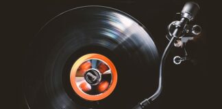 Do czego jest przeznaczona Piasta tłoka?