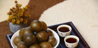 Jak się dostać do zbiorniczka spryskiwaczy?