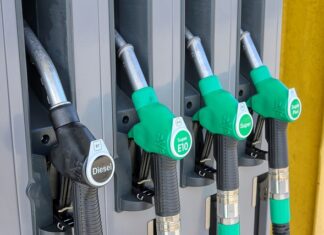 Jak rozpoznać benzynę w oleju silnikowym?